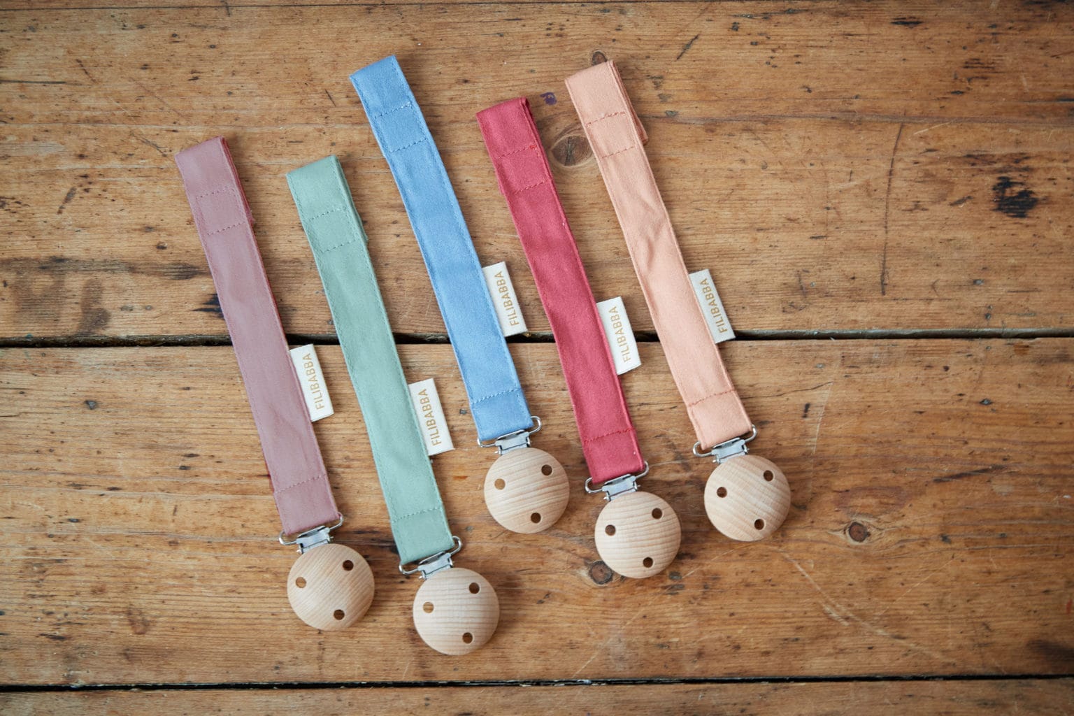 Pacifier holder with velcro closure Blush Shop online hos FILIBABBA