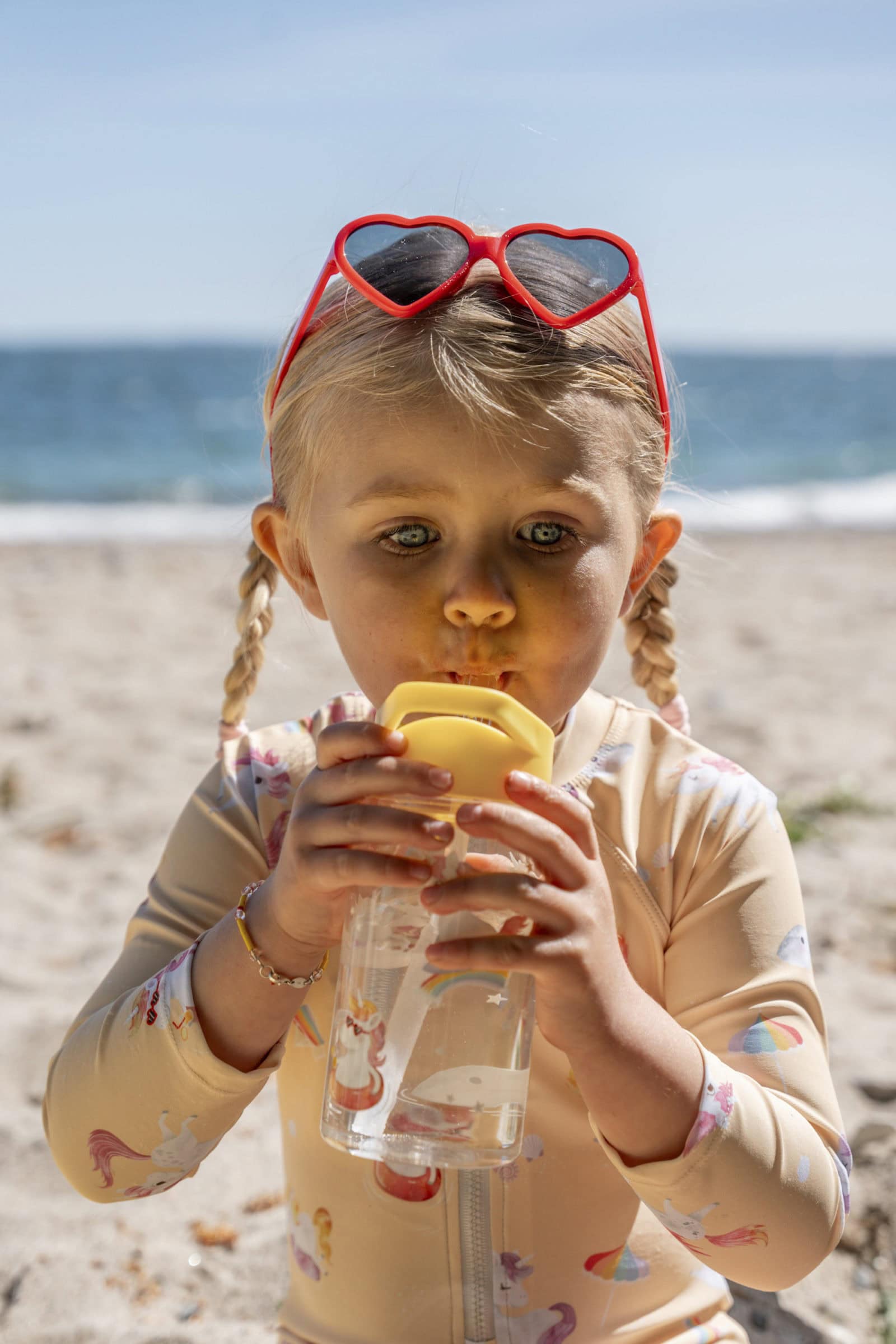 Kids sunglasses in recycled plastic 1-3 years – Heart – Warm Red