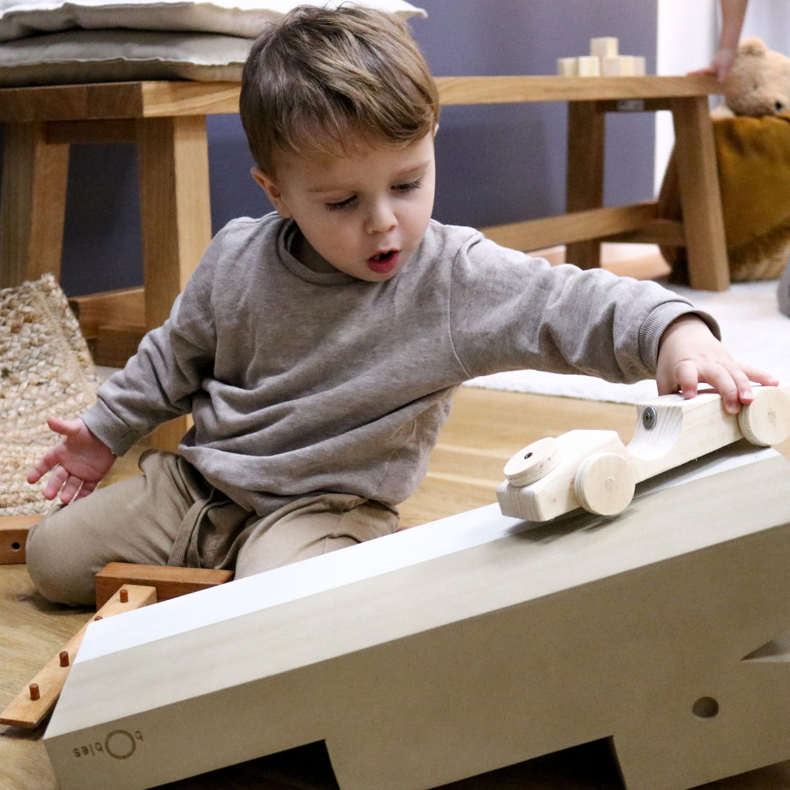 Crocodile M Sand grey