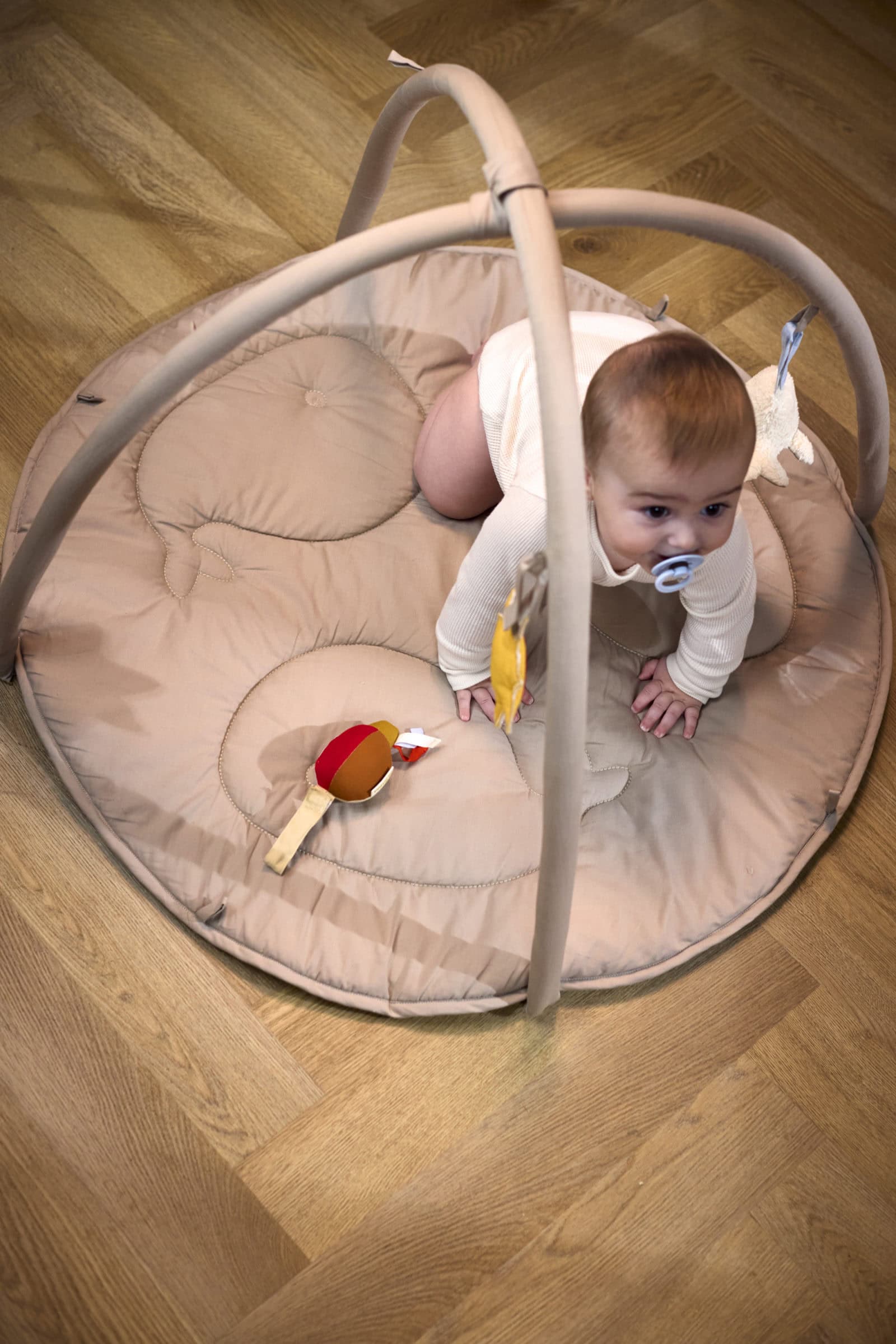 Fjord activity gym incl. 3 sensory toys - Beige