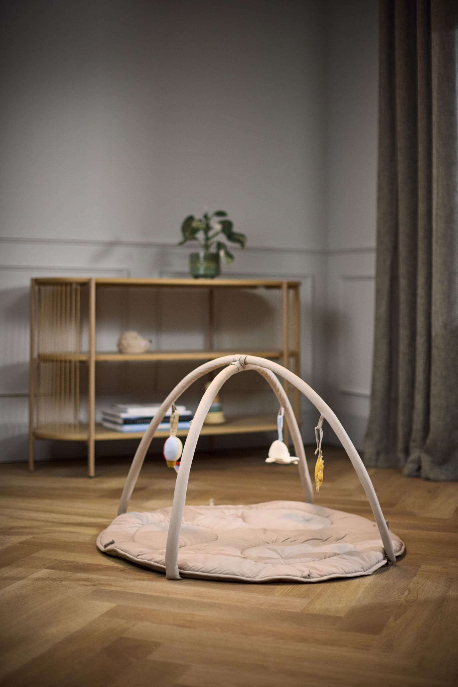 Fjord activity gym incl. 3 sensory toys - Beige