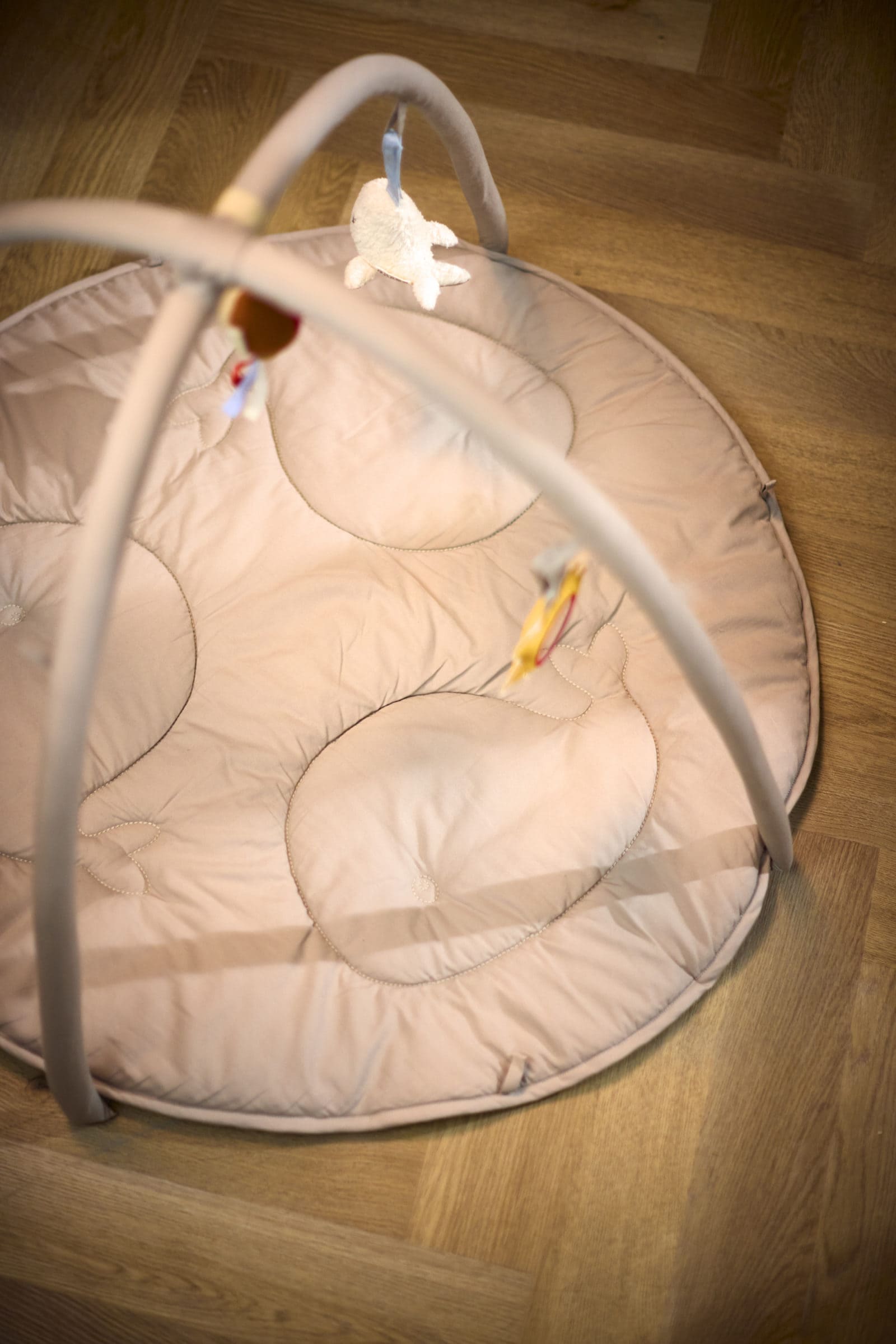 Fjord activity gym incl. 3 sensory toys - Beige