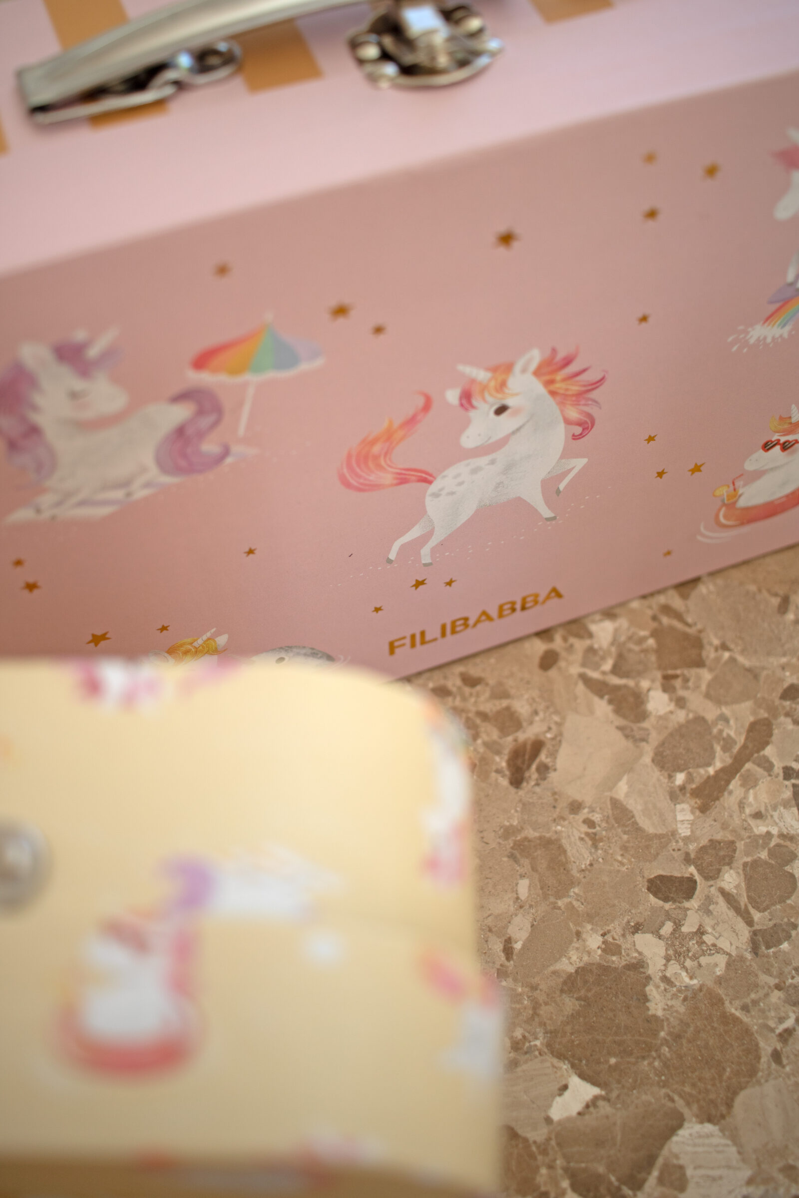 Suitcase set for play and storage – 2-pack – Unicorn Shores